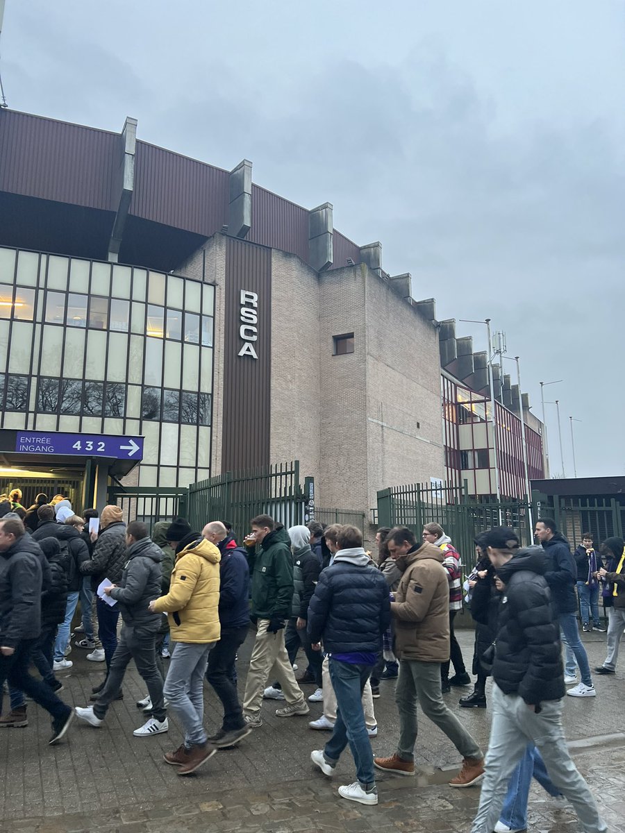 dropss_fr's tweet photo. 23eme match de la saison 🔥
🏟 : Lotto Park
⚽️ : Anderlecht - Villarreal (1-1)
🎟 : 40€
✅ : Un beau match européen, un banger de Dreyer, très bonne ambiance🔥
❌ : Aucun
#ANDVIL https://t.co/pxI6Hwh99o