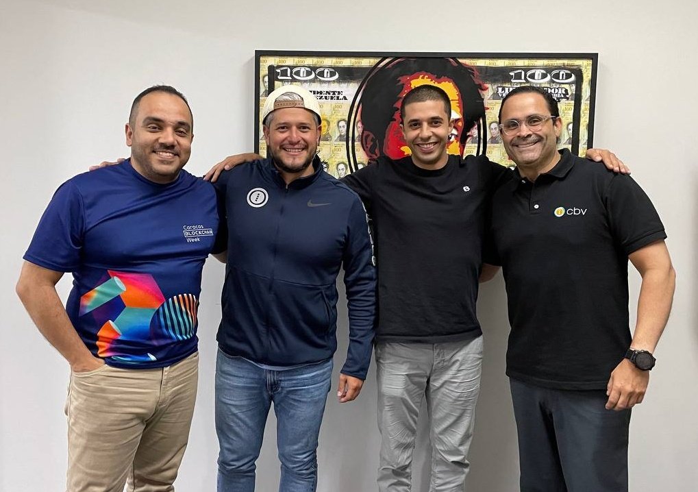 Lo maravilloso de #Bitcoin es que conectas con gente GIGANTE y que aporta una tonelada de cosas buenas! 

Aquí junto al <a href="/elsultanbitcoin/">Sultán</a> planeando como conquistar el mundo junto a <a href="/EC_CBV/">Eleazar Colmenares</a> y <a href="/gochogtrades/">Carlos Ramirez ₿😎</a> del equipo de <a href="/cryptoB_latam/">Cryptobuyer Venezuela | Exchange Cripto</a>! #cracks

¡Se vienen cosas geniales #Caracas!