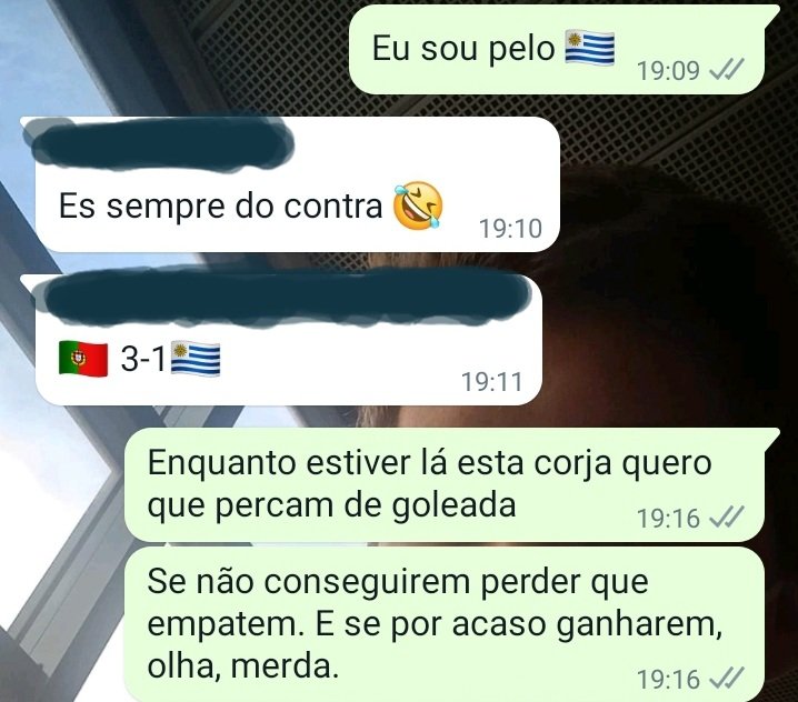 soeiro_v's tweet photo. Eu e a selecção do Mendes.
O Nandinho já foi, só falta o outro #gomesOUT https://t.co/bWvoK7N282