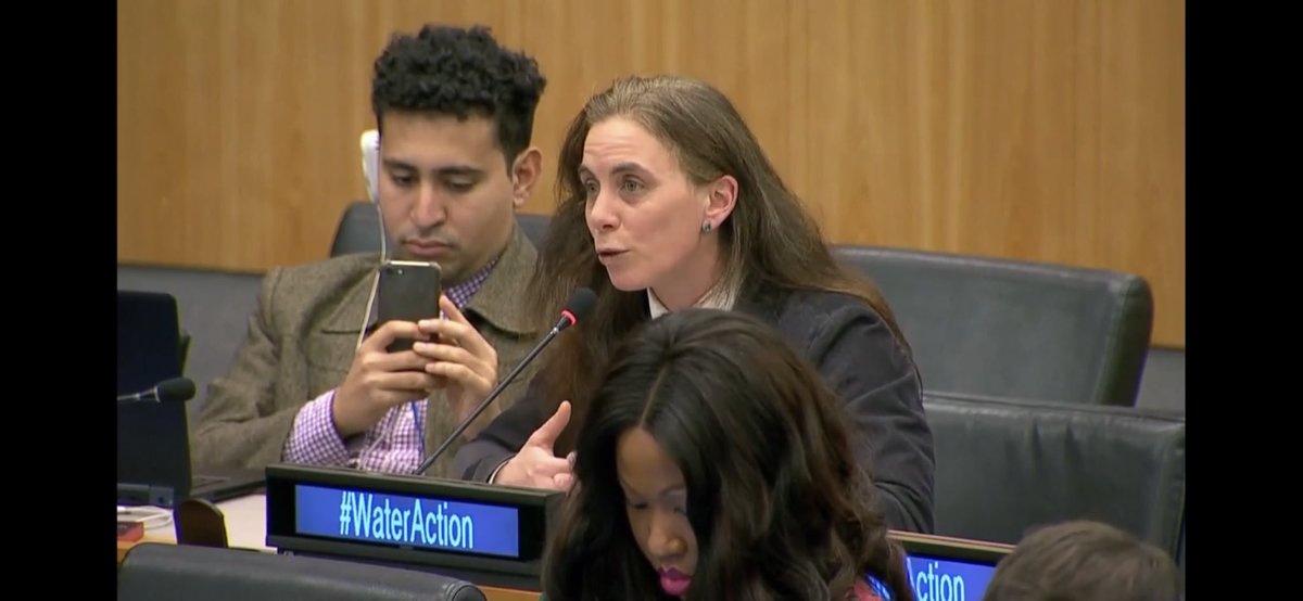 Ici dans une séance sur l’économie de l’eau, un rappel du droit humain à l’eau et au milieu communautaire.

Libérons l’eau de la bourse!!
#UNWater2023Conference #WaterAction
<a href="/EauSecours1997/">Eau Secours</a> 

sdgs.un.org/conferences/wa…