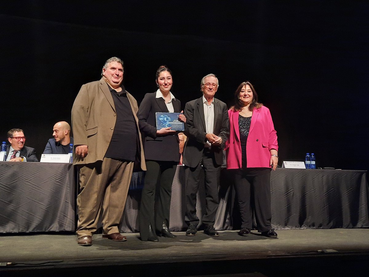 xaviertrias's tweet image. Ha estat un honor participar en el lliurament dels premis  empresarials del VIII Congrés APAE - Fem Empresa 2023.
Per avançar en el benestar de la ciutat necessitem crear activitat econòmica com la que generen els autònoms i les empreses, com els associats a #APAE.
Gràcies!