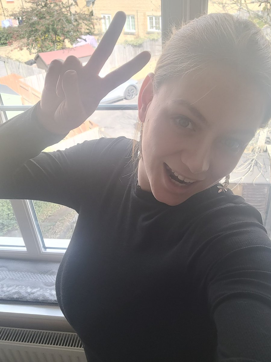 29 and feelin' fine today 😁 
Comment a pic of something that makes you smile today 🥰😇