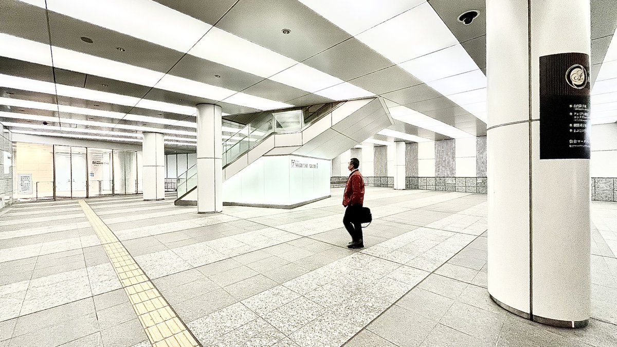 これが嫌いな訳じゃない。むしろ好きなんだ。でもやっぱり仕方なく撮ってる感は否めない。君にそこにいて欲しいんだ。
#スナップ写真 #街歩き #仙台 #BYYARD祭