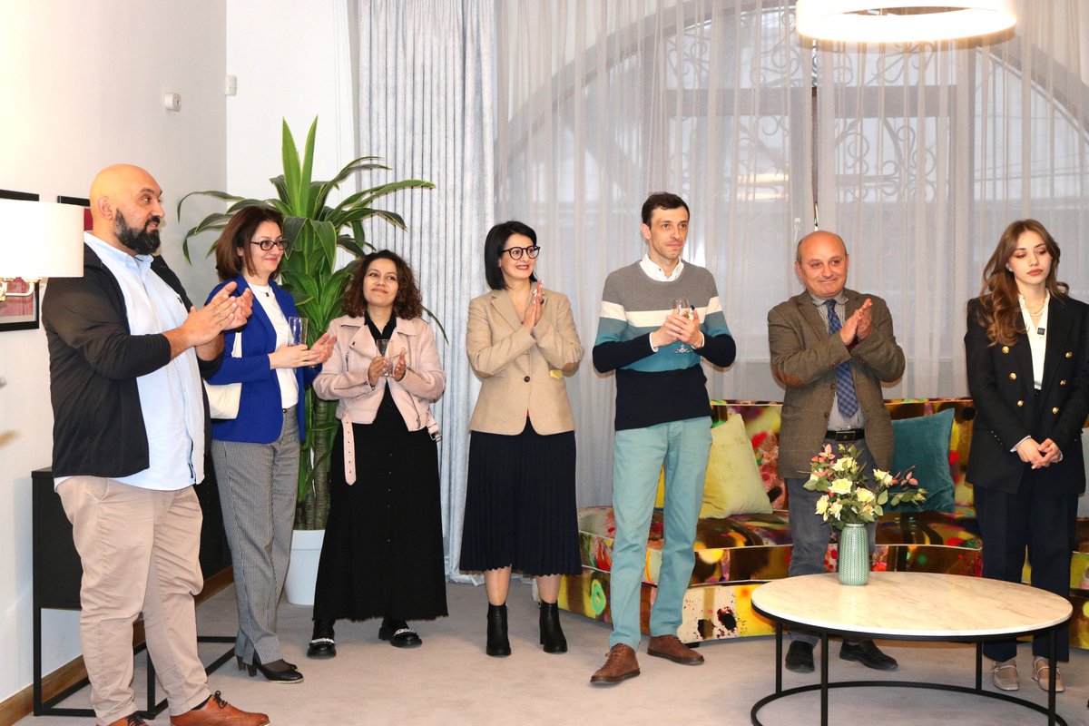 UKinArmenia's tweet photo. Ambassador @JohnGallagherUK hosted a reception to welcome back the returning Armenian🇦🇲 #Chevening Scholars &amp; to celebrate the 40th anniversary of @CheveningFCDO w/wider community.
We wish them success in their endeavours &amp; look forward to hearing about their achievements soon!🤩 https://t.co/LPywTlYdBX