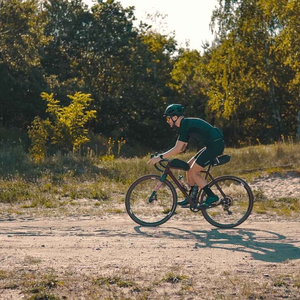 17 erfrischende Gravel Touren in und um Berlin von Dmytro - <a href="/99miles/">JACKIE</a>

Die Hauptstadt Berlin hat viel Gravel-Fans und es gibt auch schon viele Touren auf GravelDeluxe - aber Dmytro ist nicht umsonst einer unserer liebsten Graveler ... und seine Touren hab… instagr.am/p/CqKyHdFNqTZ/