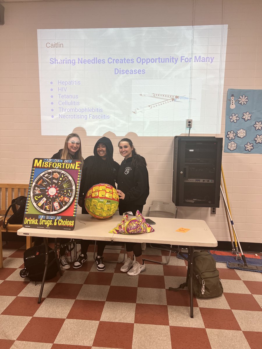 MatawanSPS's tweet photo. Hopefully, you got to check out our @mrhscivicleader activities during lunches! Thanks again to the @tiggerhouseinc for our materials and supporting our mission to teach each other the FACTS about Drugs &amp; Alcohol #NDAFW @MRHSNJ https://t.co/ALaEKa0jA4