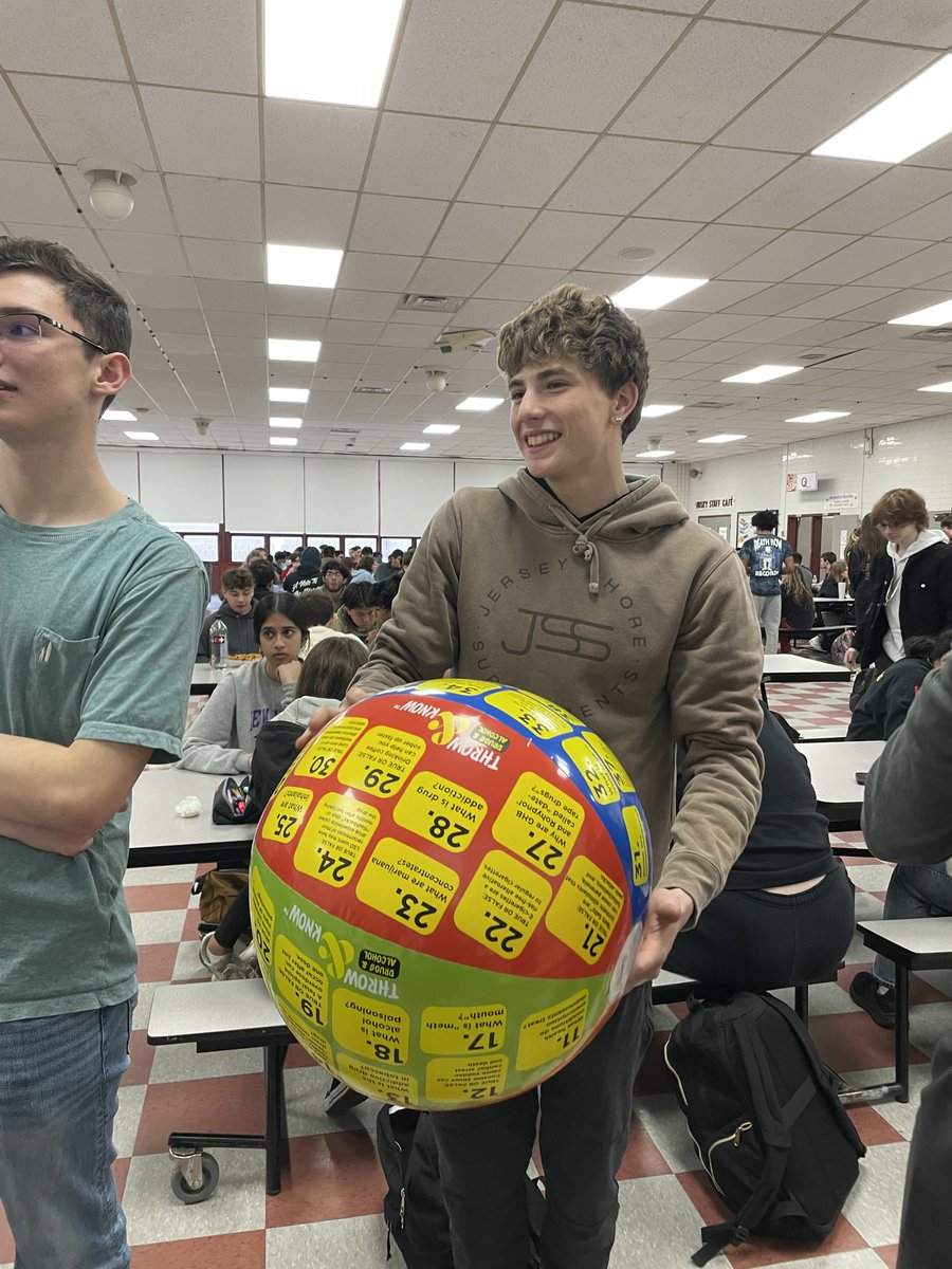 Hopefully, you got to check out our @mrhscivicleader activities during lunches! Thanks again to the @tiggerhouseinc for our materials and supporting our mission to teach each other the FACTS about Drugs & Alcohol #NDAFW @MRHSNJ