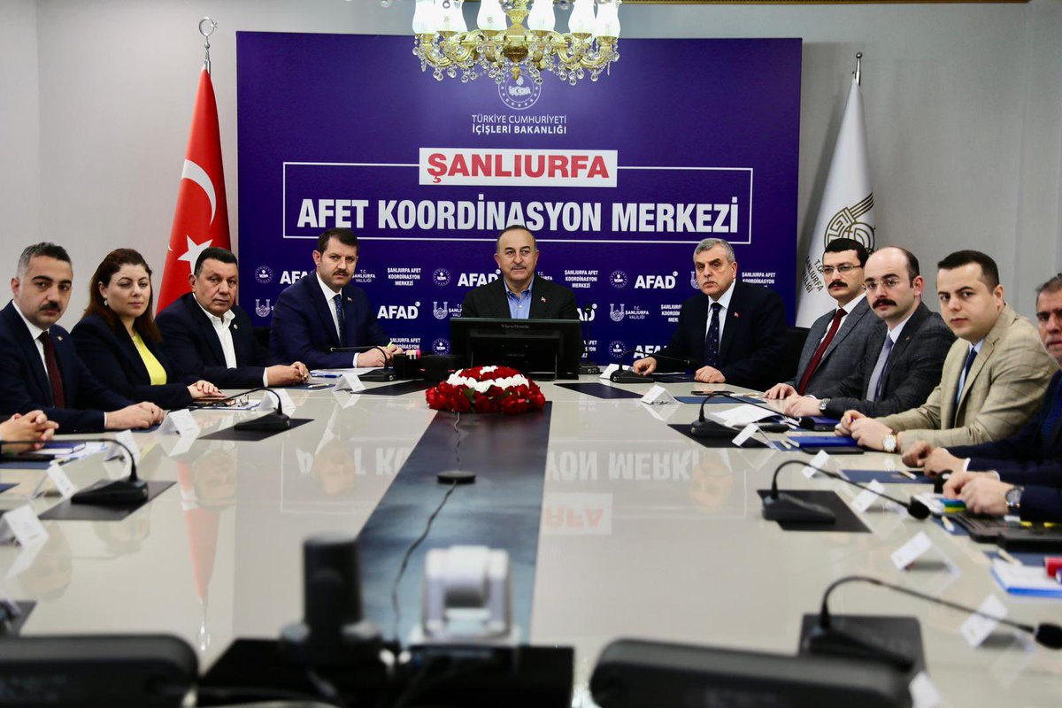 MevlutCavusoglu's tweet photo. Deprem ve sel afetleriyle derinden sarsıldığımız #Şanlıurfa’da yaraları sarmak için çalışmalarımız aralıksız sürüyor. Yitirdiğimiz canlarımıza bir kez daha rahmet diliyorum. 

Hep birlikte üstesinden geleceğiz! https://t.co/EcxwQ97v7x