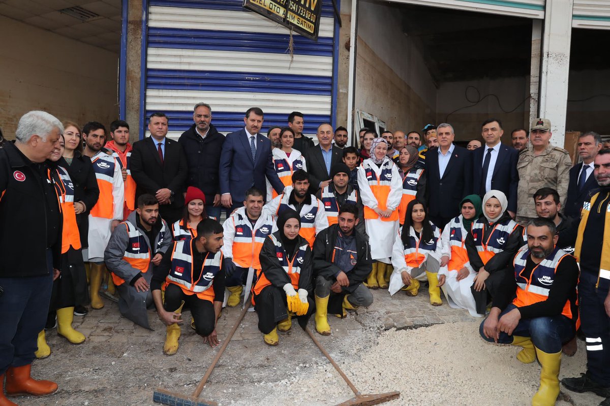 MevlutCavusoglu's tweet photo. Deprem ve sel afetleriyle derinden sarsıldığımız #Şanlıurfa’da yaraları sarmak için çalışmalarımız aralıksız sürüyor. Yitirdiğimiz canlarımıza bir kez daha rahmet diliyorum. 

Hep birlikte üstesinden geleceğiz! https://t.co/EcxwQ97v7x