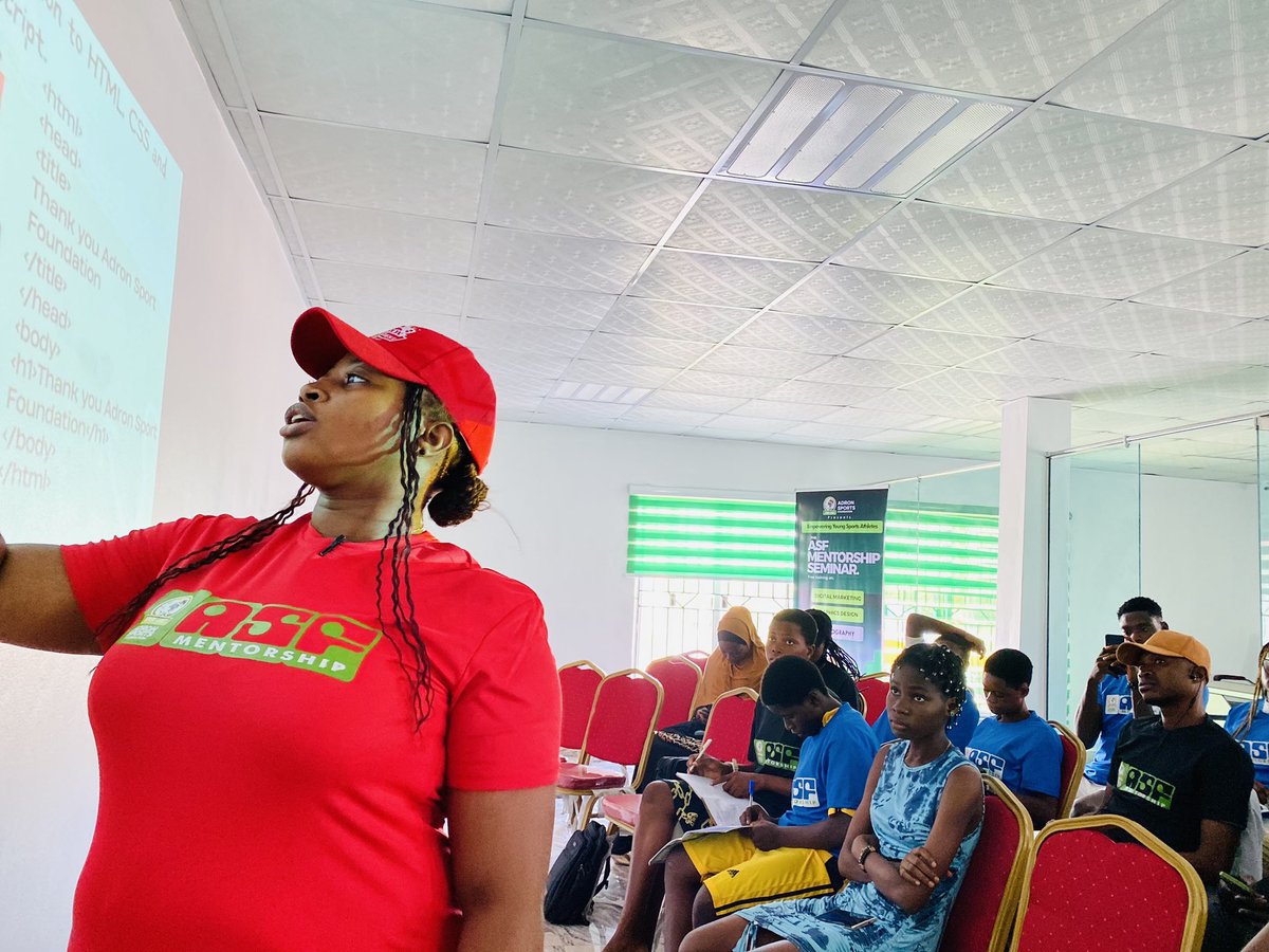AverraTechPath's tweet photo. First time teaching about IT and website development 🥹 it was so exciting🥰 thank you for having me @AdronSports 🔌😌 https://t.co/bonNZx4Lxl