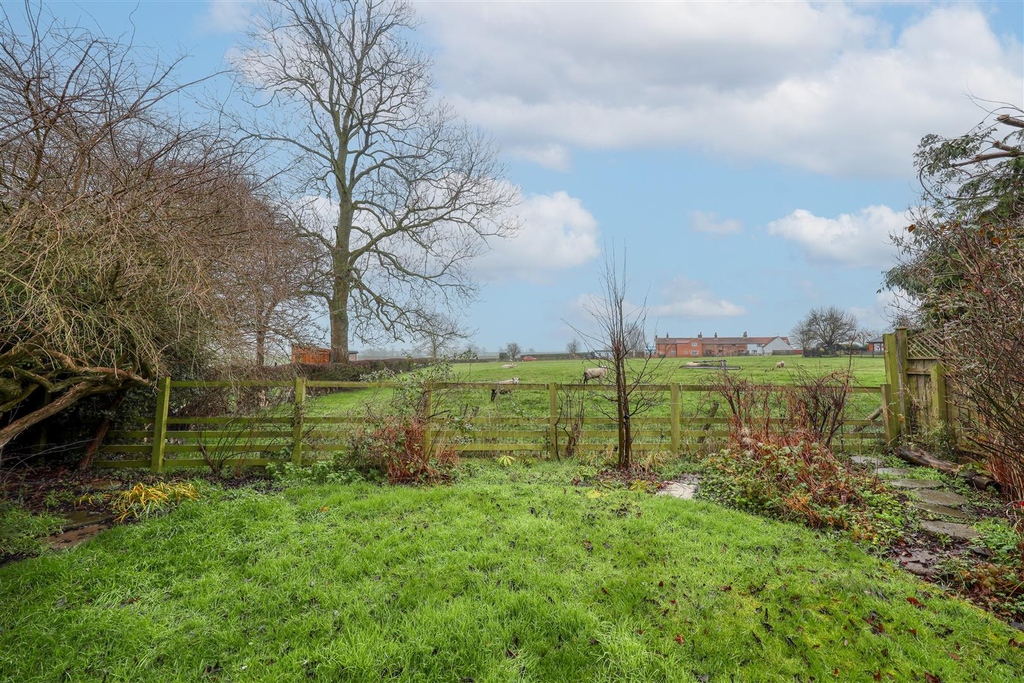 AlexandersLtd's tweet photo. ⏬PRICE REDUCTION
Main Street, Willoughby On The Wolds
Guide Price £425,000
4 Bedroom Detached House
📲Book a viewing: 01509 642196
#teamalexanders #loughborough #ashby-de-la-zouch #shepshed #meltonmowbray #marketbosworth #propertyforsale #forsale #house #eastmidlands https://t.co/SFxA66lnM5