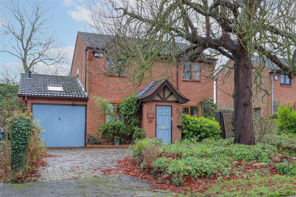 AlexandersLtd's tweet photo. ⏬PRICE REDUCTION
Main Street, Willoughby On The Wolds
Guide Price £425,000
4 Bedroom Detached House
📲Book a viewing: 01509 642196
#teamalexanders #loughborough #ashby-de-la-zouch #shepshed #meltonmowbray #marketbosworth #propertyforsale #forsale #house #eastmidlands https://t.co/SFxA66lnM5