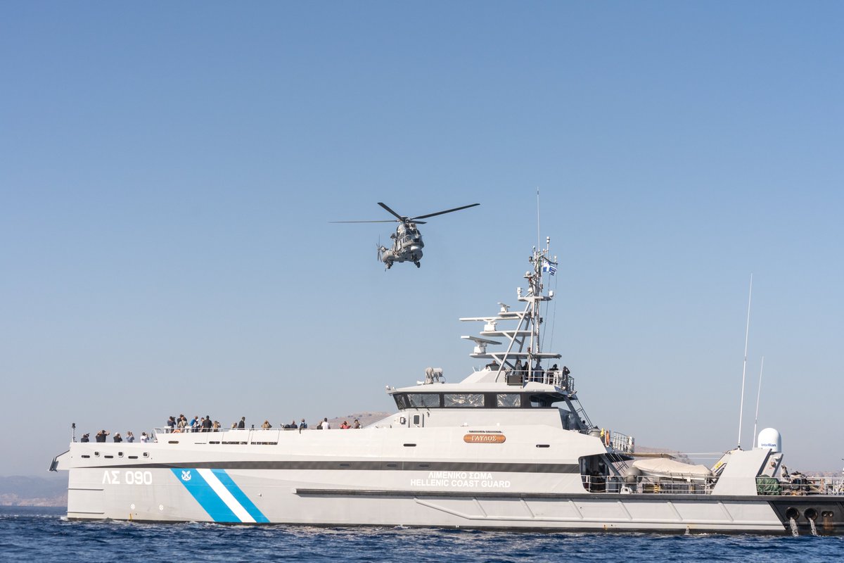Frontex's tweet photo. Happy Independence Day, Greece! 🇬🇷🇪🇺
545 #StandingCorps officers, as well as 11 boats, 2 aircraft and 34 patrol cars are currently deployed to Greece as part of three operations taking place at land, sea and air borders https://t.co/ROTr7lLFQN