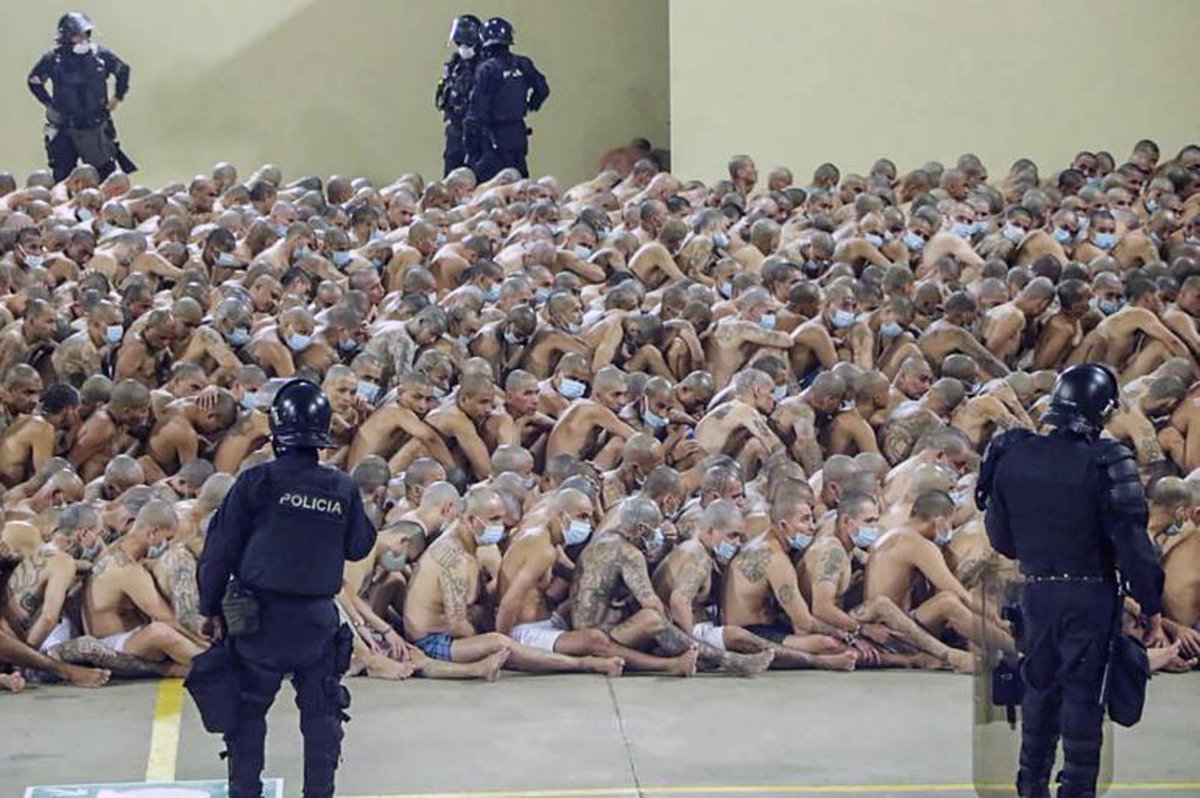 Mi columna de @eltiempo, Bukélicos, sobre la nostalgia por la mano dura:
 eltiempo.com/opinion/column…