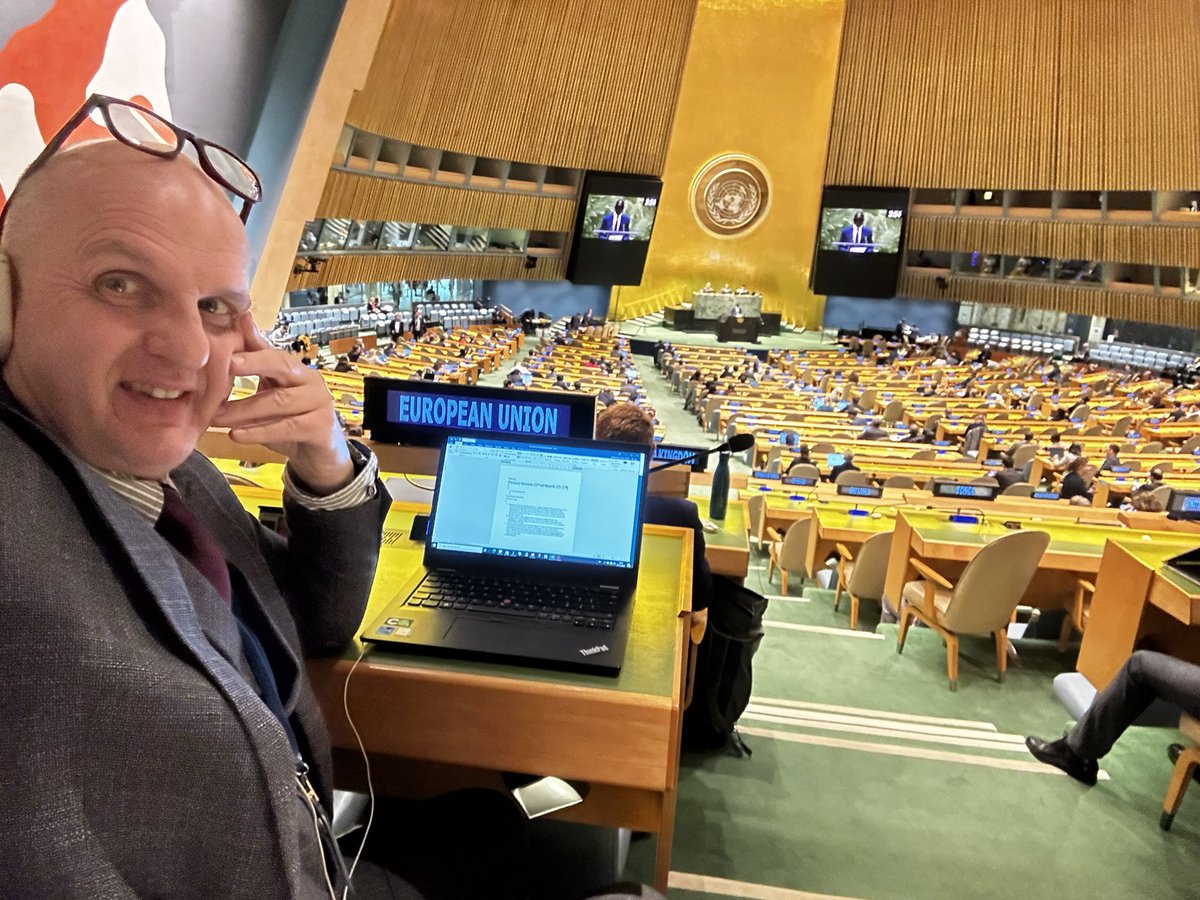 Bernd M. Gawlik tweet media