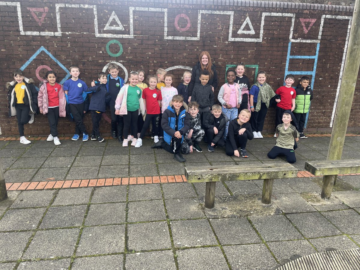 Riscaprimary's tweet photo. 3A are saying goodbye to Miss Hopkins on her last day with us. We are going to miss you! https://t.co/LGZLfGquEs