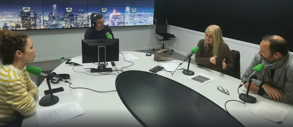 La col·legiada <a href="/eva_giralt/">Eva</a> va participar anit a La Bruixola d'<a href="/OndaCero_es/">Onda Cero</a> en un debat sobre si s'hauria de rebaixar o no l'edat per imputar als menors, explicant l'acompanyament que es fa des del #treballsocial als menors de 14 anys en aquests casos.👇

bit.ly/OndaCeroTSCAT