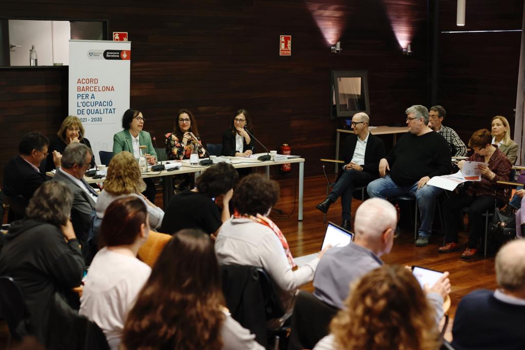 barcelonactiva's tweet photo. Acaba la reunió de la Comissió Rectora de l’Acord Barcelona per a l’Ocupació de Qualitat!
🤝Hi han participat @eiroa_g (@bcn_ajuntament), @susanadiazmart5 (@ocupaciocat) , @africa_cardona i @Lorena_Ventura_ (@barcelonactiva).
Tot seguit, s'uneixen a l'aniversari del #Porta22!🔛 https://t.co/5jzHvmWtsP