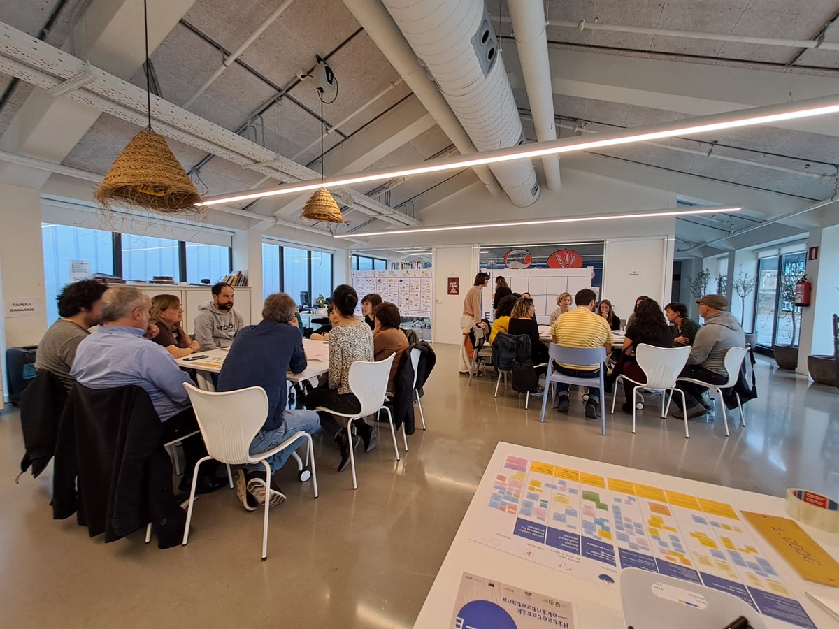 Kutxa Fundazioa eta <a href="/arantzazulab/">Arantzazulab</a> elkarlanean ari gara... momentuz 👉 eragileen inplikazioa sustatuz. Gehiago 🤐ezin dugu kontatu baina epe laburrean zuek beharko zaituztegu... 🤗

Proiektu polit eta eraldatzaileak eskuartean. 💡Egon adi!

#GauzatxoakDatoz