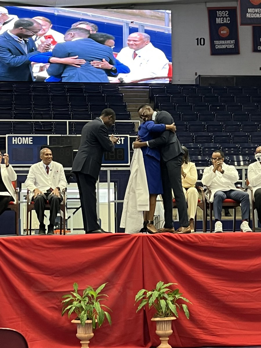 Thomas Obisesan tweet media