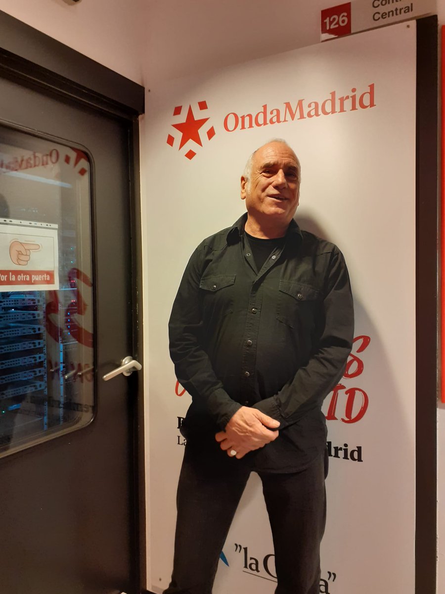 El #cantautor #israelí <a href="/DavidBroza/">David Broza</a> a las doce de la noche en #La Regadera de <a href="/ondamadrid/">Onda Madrid</a> se cumplen  #40años del #disco #HaisháSheití #Lamujerqueyoquiero