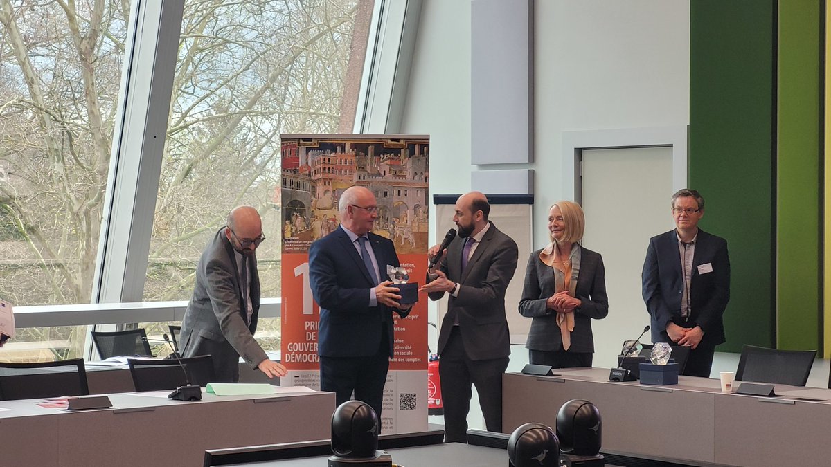 RepFranceCdE's tweet photo. 🏅 Label ELoGE
Félicitations aux 5 collectivités 🇨🇵 lauréates pour leurs réalisations &amp; leur engagement dans une démarche de #gouvernance efficace et #responsable au travers des 12 principes de gouvernance démocratique du @CoE 👏

💡 : https://t.co/0xmCRCvZNn https://t.co/H7gTY7Wq6O