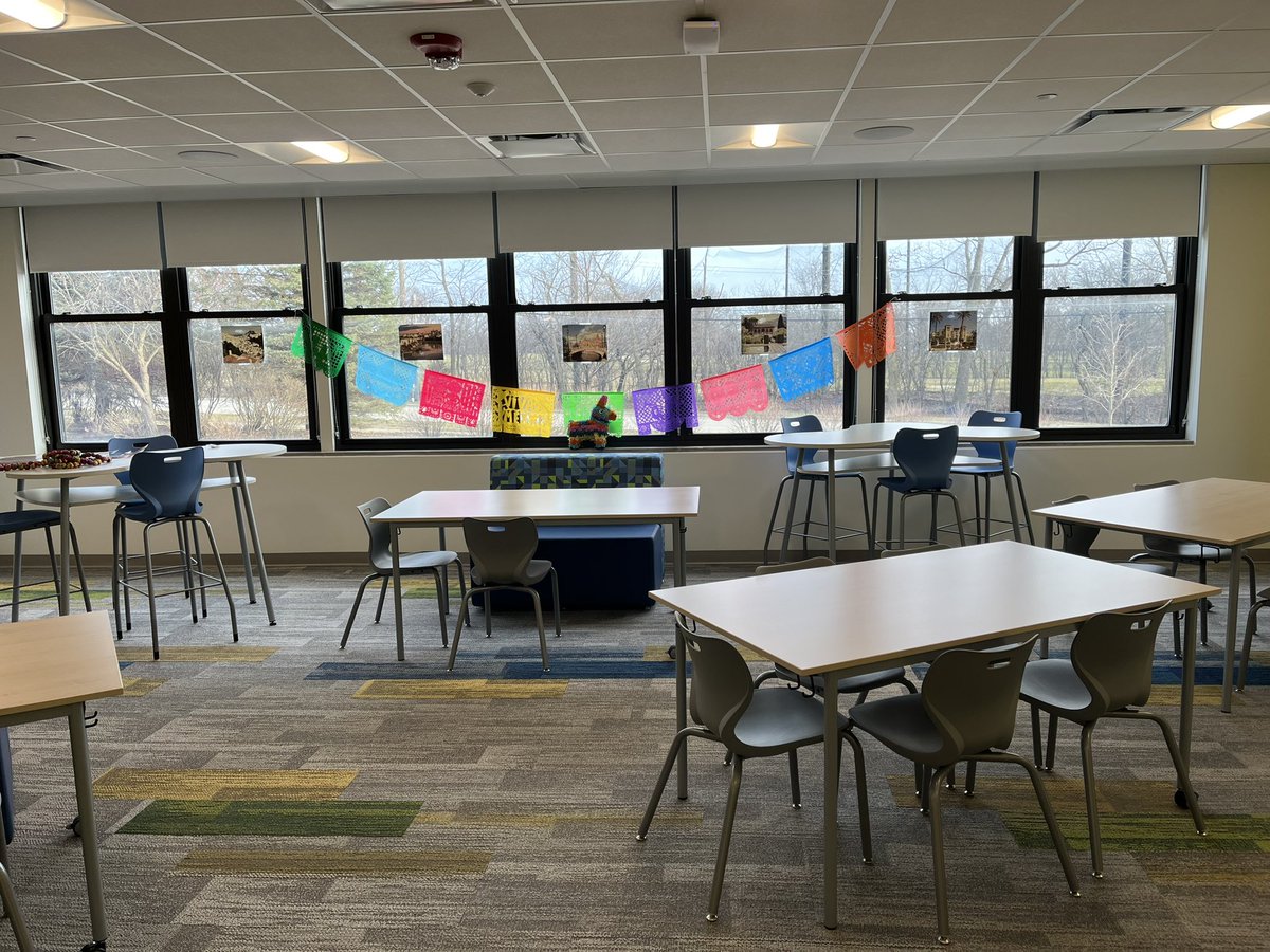 Love my new classroom at beautiful Edgewood!! #112Leads <a href="/D112Teachers/">District112Teachers</a>