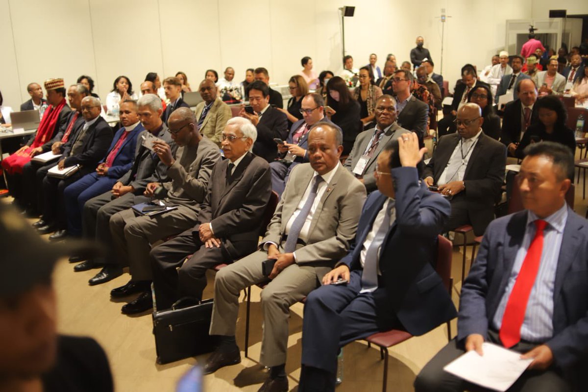 UNMadagascar's tweet photo. Tenue du dialogue pour la fiabilité et la transparence au processus électoral au Novotel. La CENI appuyée par @UNMadagascar à travers @Undpmadagascar pour l’organisation.
Discussions ouvertes dans le respect mutuel suivant les recommandations de la #FFKM et anciens Chefs d’Etat. https://t.co/u6SzOUiWRH