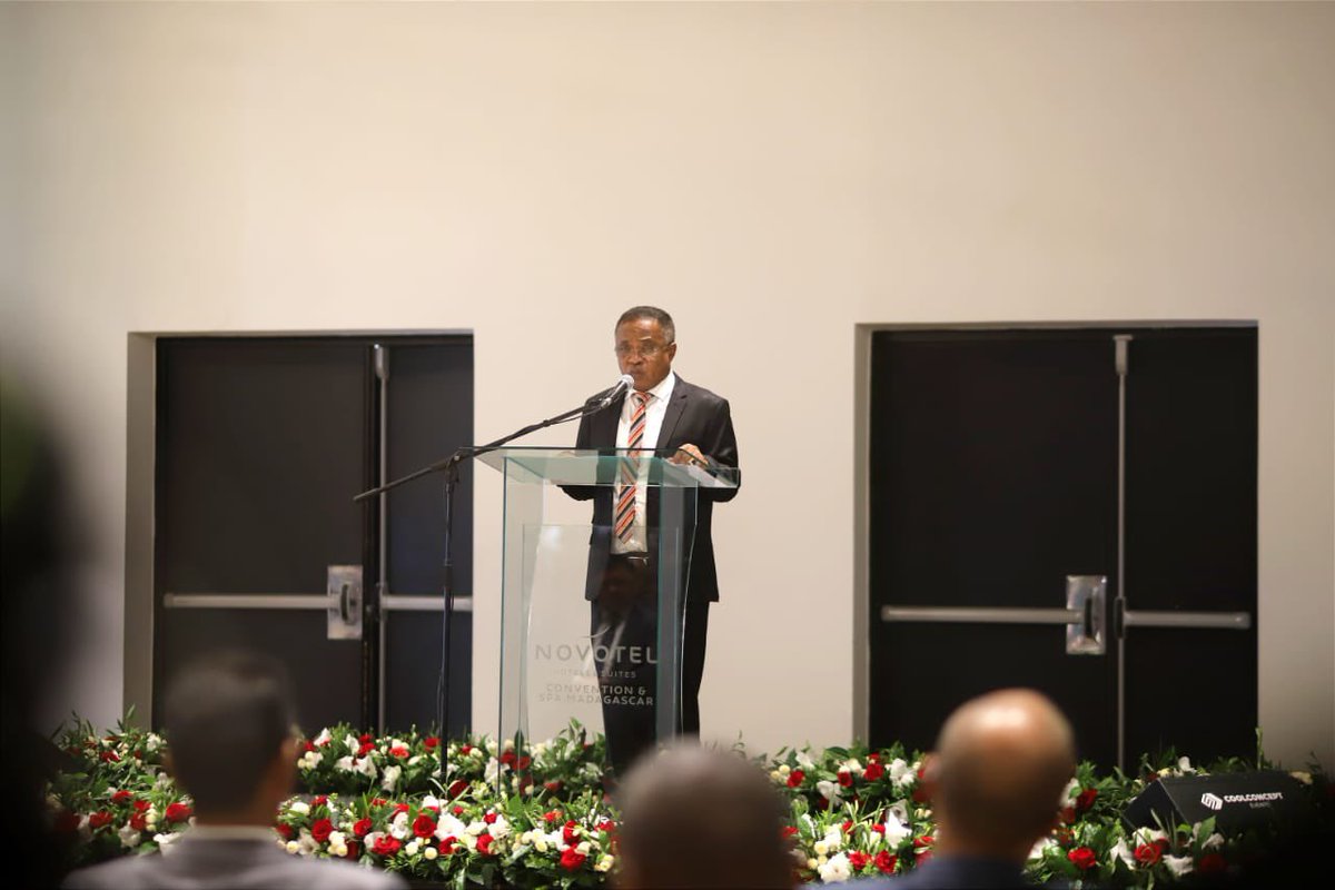 UNMadagascar's tweet photo. Tenue du dialogue pour la fiabilité et la transparence au processus électoral au Novotel. La CENI appuyée par @UNMadagascar à travers @Undpmadagascar pour l’organisation.
Discussions ouvertes dans le respect mutuel suivant les recommandations de la #FFKM et anciens Chefs d’Etat. https://t.co/u6SzOUiWRH