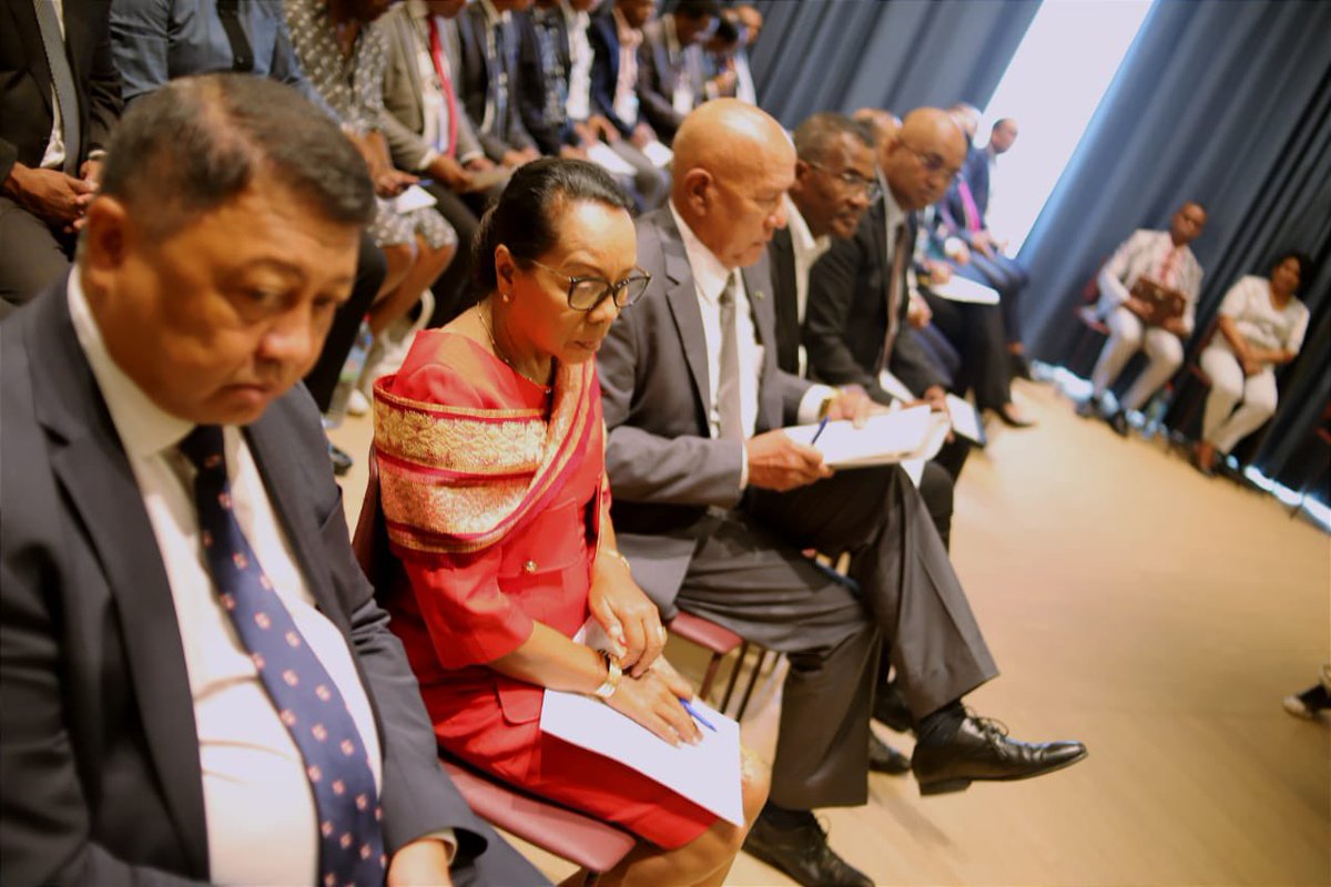 UNMadagascar's tweet photo. Tenue du dialogue pour la fiabilité et la transparence au processus électoral au Novotel. La CENI appuyée par @UNMadagascar à travers @Undpmadagascar pour l’organisation.
Discussions ouvertes dans le respect mutuel suivant les recommandations de la #FFKM et anciens Chefs d’Etat. https://t.co/u6SzOUiWRH