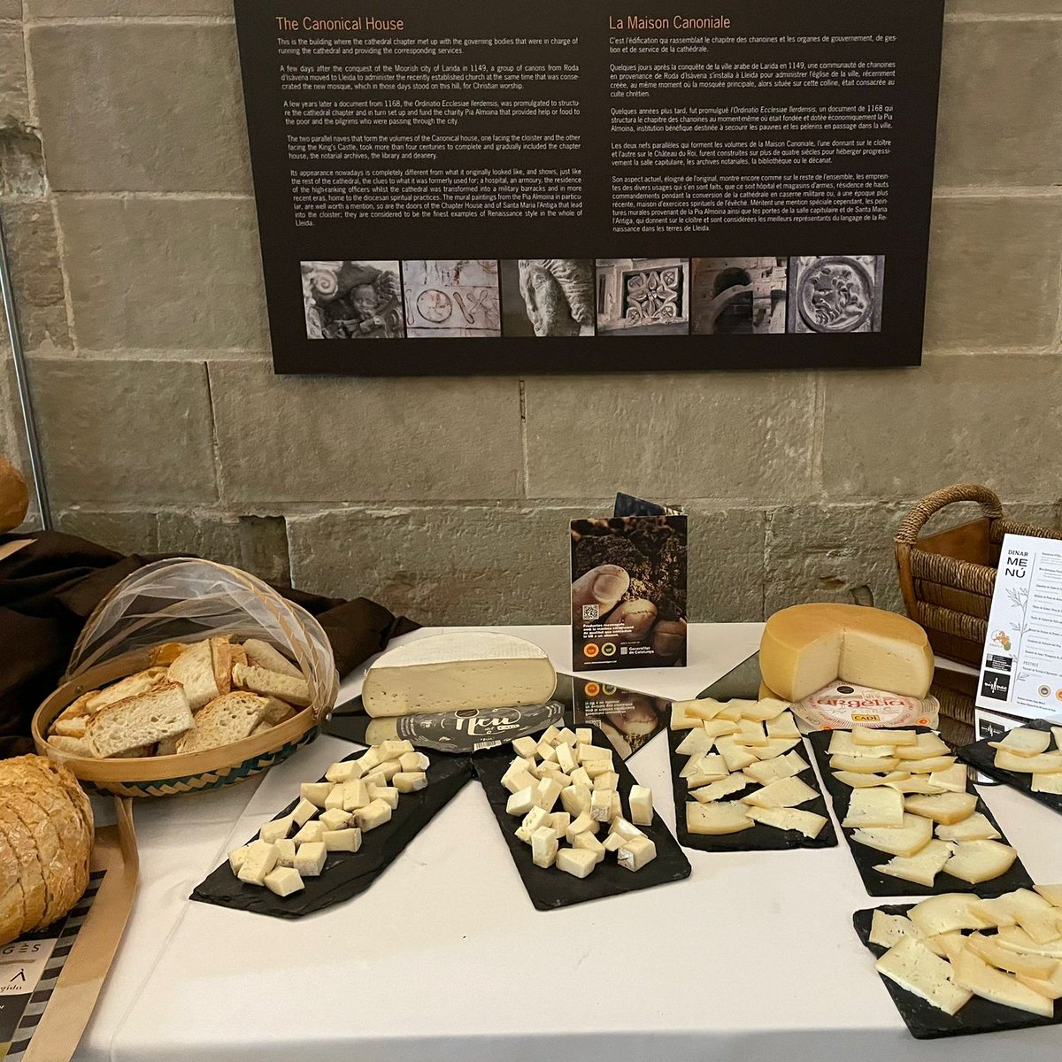 DOP_IGP_cat's tweet photo. 📍Ahir, #Lleida va acollir l’Assemblea de les Regions Europees Hortofrutícoles (#AREFLH) i els productes de la Federació Catalana de DOP - IGP van ser els protagonistes dels tastets servits durant el dinar i el sopar.
#DOP #IGP #proximitat #qualitat #alimentsdorigen https://t.co/Q3zVB9xBsM