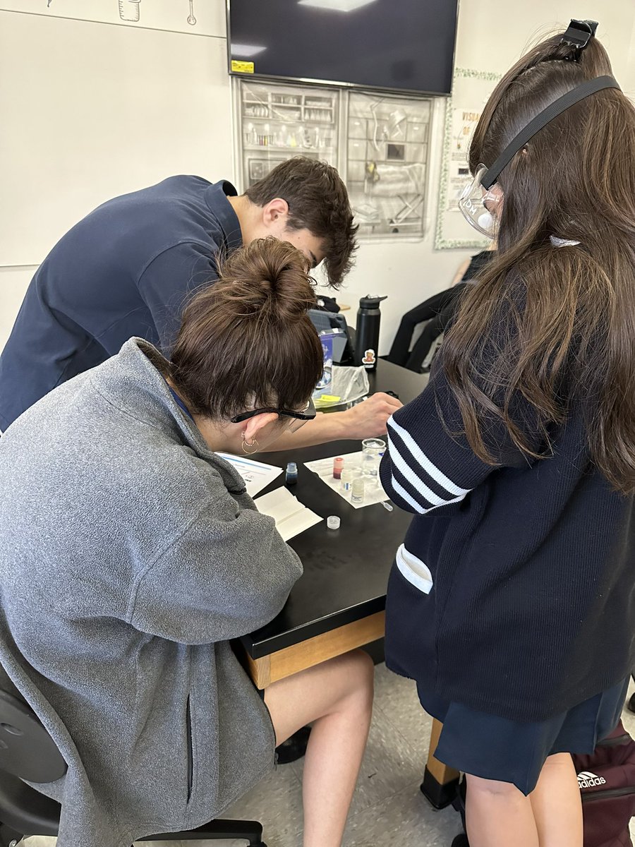 KrishPsych's tweet photo. #XHS DR. K @XHS Students in MI working on staining pre-fixed cancer cells to study morphological changes. https://t.co/5K5PFJbVsa