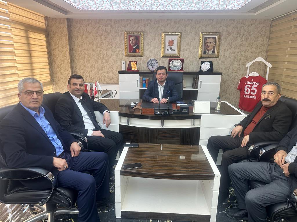 vanaktusba's tweet photo. 28. Dönem AK Parti Van Milletvekili Aday Adaylığına başvuran Av.@CihanSaydas İlçe Başkanımız @MnuriBasdinc ve Teşkilat üyelerimizi ziyaret etti.

Nazik ziyaretlerinden ötürü kendilerine teşekkür ediyoruz.

Hayırlı olsun.
@emreguray65 @Akparti @erkankandemir @RTErdogan https://t.co/JBW2jToRYp