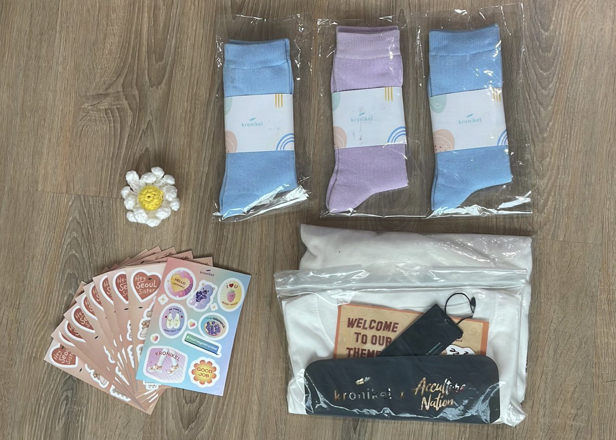 KronikelProject's tweet photo. Sneak peeks of the gifts 👀🫶🏻

+ 1 Kronikel Footwear untuk pemenang utama kita @EkkyAmmas 🎉🥇 https://t.co/c2K6mpiE0i