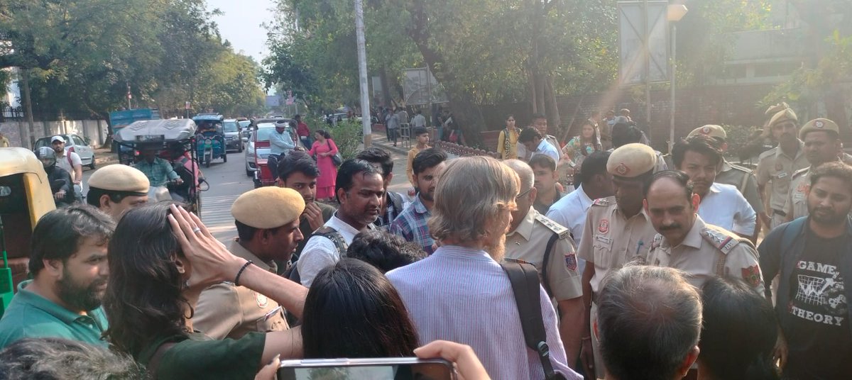 NREGA_Sangharsh's tweet photo. Multiple DU students, alongside an American student and Com. Somnath have been detained and taken to Maurice Nagar Cyber cell station simply for holding a discussion on NREGA and the right to work. https://t.co/0srYtkPy3f