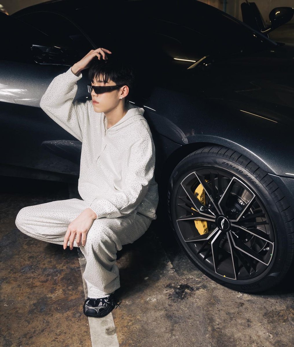 nongderrr's tweet photo. ไฮโซน้องพีพีกับ Aston Martin ใจพ้มมมม 🥹🤲🏻 #ppkritt https://t.co/Q1Fy4yhQRb