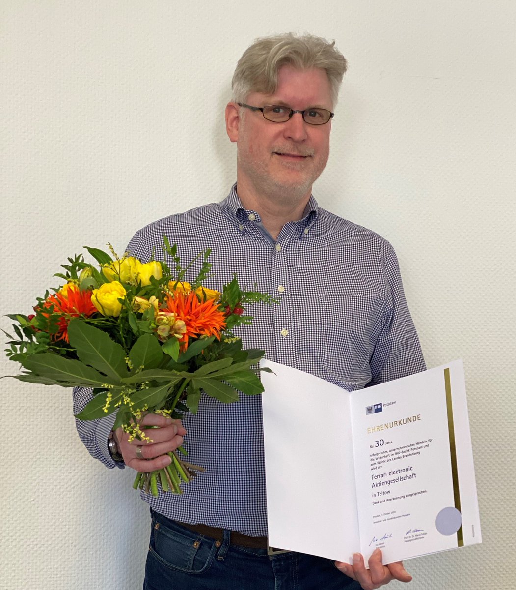 ferrari_el's tweet photo. Wie die Zeit vergeht … 30 Jahre ist die @ferrari_el nun schon am Standort Teltow erfolgreich tätig. Dafür hat uns die @IHKPotsdam  eine Ehrenurkunde verliehen. Na dann, auf die nächsten 30 Jahre! https://t.co/hZkTOhezkr