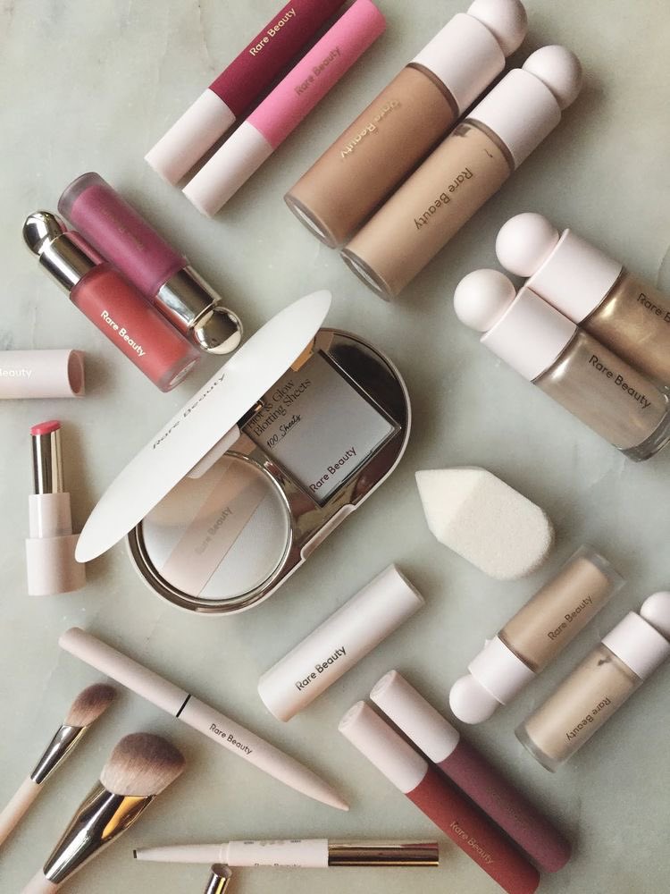 Selena Gomez France tweet media