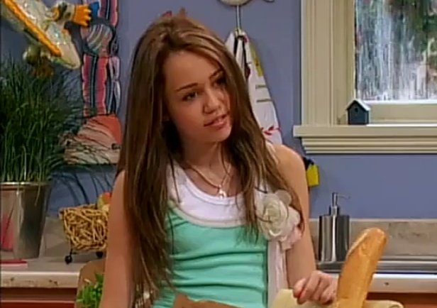 milesangels's tweet photo. hace 17 años se estrenó hannah montana y conocimos a miley cyrus💗 https://t.co/3Pv0TBhSHG
