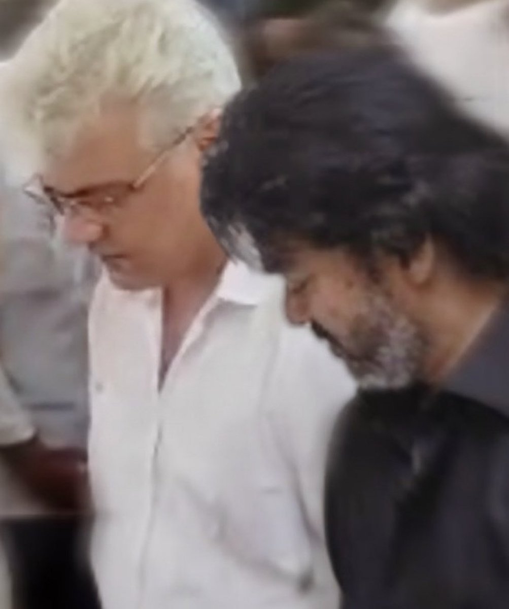 iam_K_A's tweet photo. Nanbar @actorvijay ❤️

#Ak #Ajithkumar #Subramaniam https://t.co/yi04NtSVJF