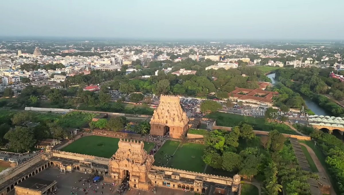 UpdatesTanjore's tweet photo. Big Temple #Thanjavur 🇮🇳
The World Heritage Site 💥
PC : @KrohanSpot
#The_Great_Living_Chola_Temple
#RajaRajaCholan #TheCholas https://t.co/8HnOc7EvWZ