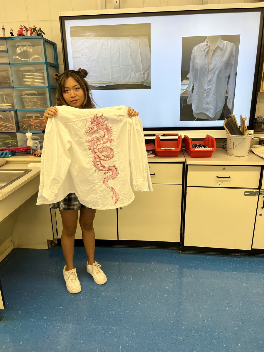 Fashionpob1's tweet photo. A special thanks to JFK Alum 2022 Cali Rodriguez for presenting her fashion work to Ms Elder’s Fashion classes.  Cali going to LIM majoring in Fashion Design in LA.  @BWileyPOB @POBJFK @GuidancePob @POBSchools @DrMSterg https://t.co/1dVPWS1UJG