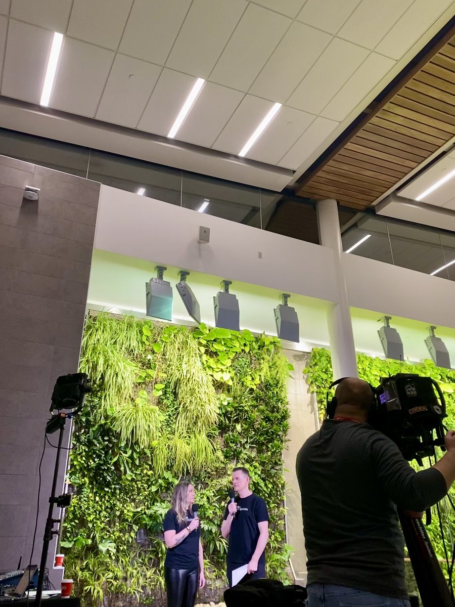 FlyYEG's tweet photo. We’re live on Edmonton AM this morning with hosts @MarkConnollyCBC and @CBCradiotara to talk about new and upcoming #non-stop routes, advancements in #cargo, YEG’s ongoing dedication to #sustainability and much more. Join us to learn about all things #YEG!
#airport #CBC https://t.co/Mb2gxetcBZ