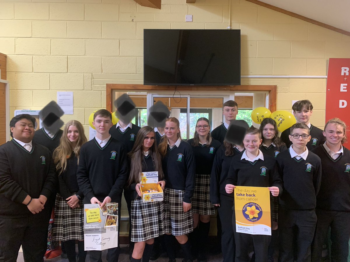 #DaffodilDay Massive shoutout to 5th LCVP @FingalCC who helped raise over €400 for such a great cause @IrishCancerSoc by selling 🌼🌼 as well as the many generous donations from staff and students. Such an important day as we take back from cancer. #ShowYourSupport @ddletb