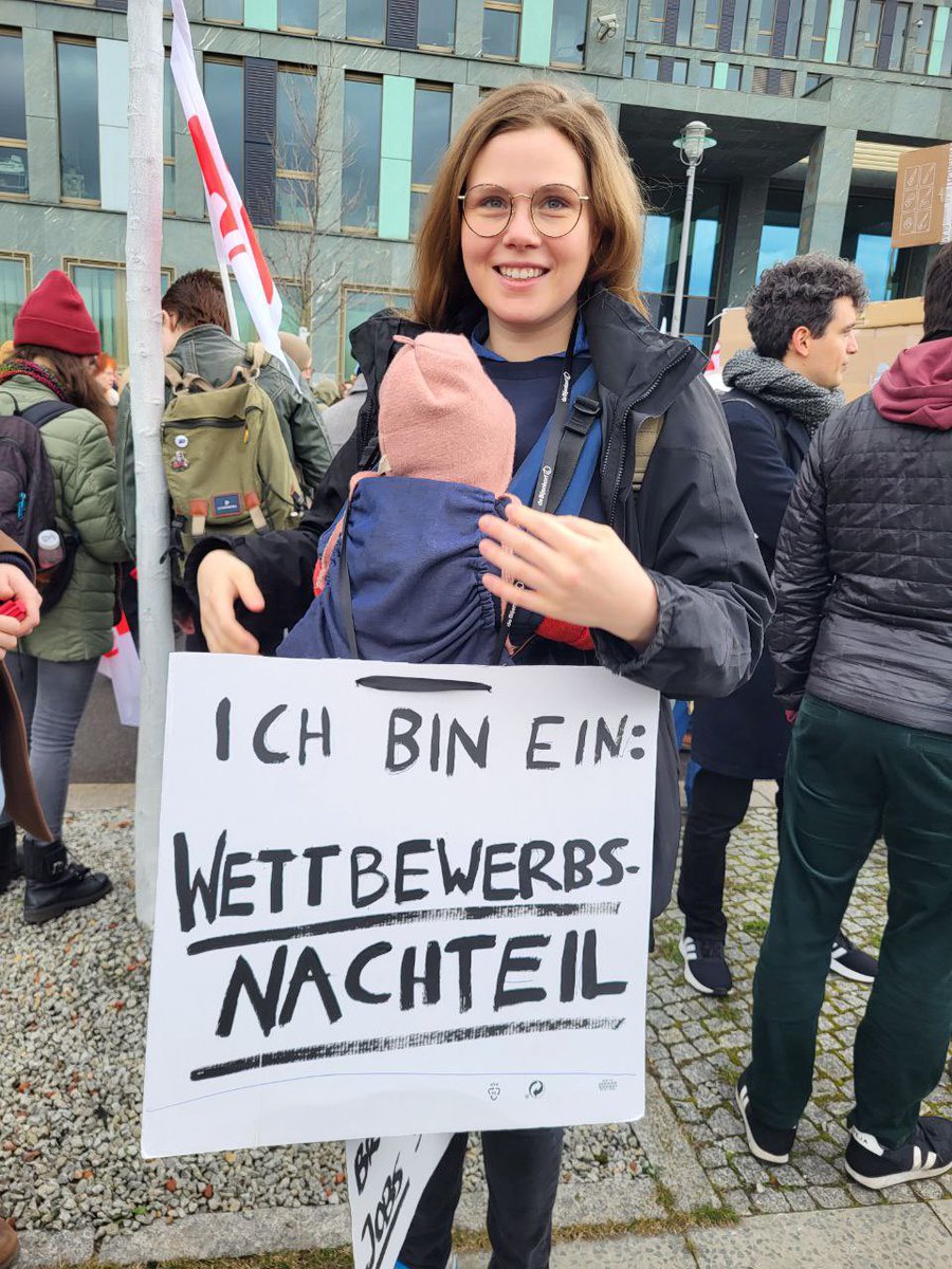 „Meine Eltern sind schon wieder arbeitslos, bevor ich in Berlin überhaupt einen Kitaplatz bekommen habe“ #ichbinhannasbaby #WissZeitVG #FightWissZeitVG