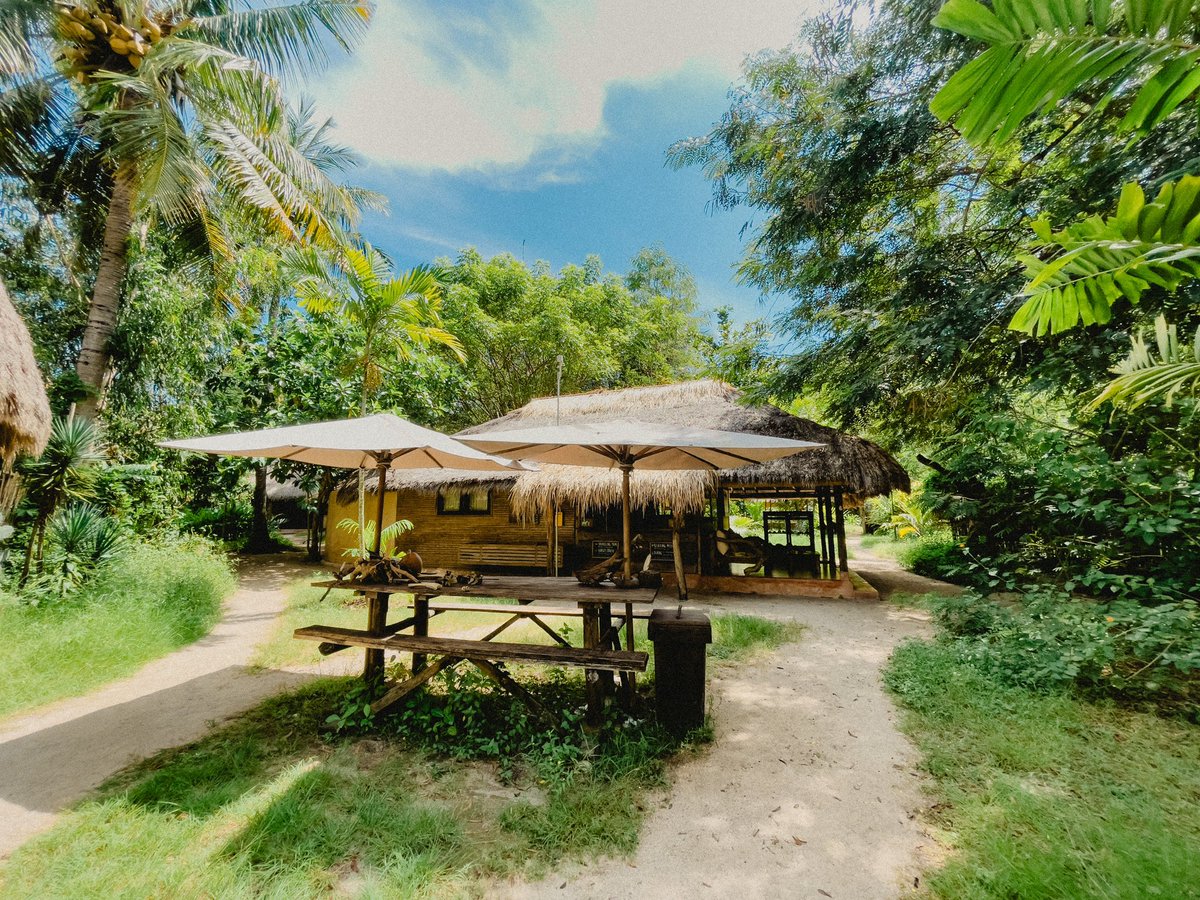 euniceapril's tweet photo. Rekomendasi resort di Sekotong Tengah, Lombok Barat, namanya Gili Asahan Eco Lodge. 

Ini tempat aku nginap selama di Gili Asahan beberapa hari kemarin. Harga per malam start dari 750rb aja lho 😍😍 https://t.co/eqqUafRMdO