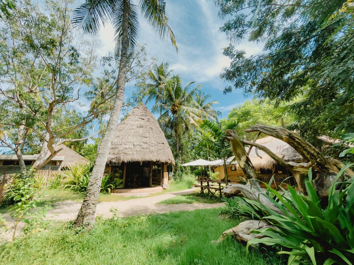euniceapril's tweet photo. Rekomendasi resort di Sekotong Tengah, Lombok Barat, namanya Gili Asahan Eco Lodge. 

Ini tempat aku nginap selama di Gili Asahan beberapa hari kemarin. Harga per malam start dari 750rb aja lho 😍😍 https://t.co/eqqUafRMdO