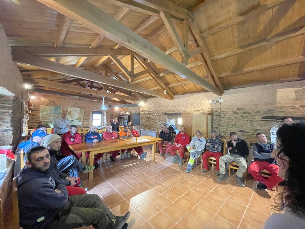 GrupoSylvestris's tweet image. 🌳 Esta semana en Viforcos 

💚 Continuando con nuestro compromiso de generar un impacto social en las zonas donde actuamos

👥 Presentamos a los trabajadores de #Foresa, el proyecto #MotorVerde e impartimos un curso en competencias

#SembramosO2
#CompensamosCO2 
#FundaciónRepsol