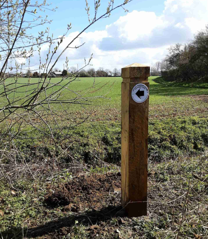 Today, our crew was on Abrams Lane #Chrishall @UttlesfordDC replacing a damaged special verge marker post. Special Roadside Verges provide an important habitat for wildflowers & other species. They’re marked with posts to highlight the area is protected ow.ly/A5eT50Nr74P