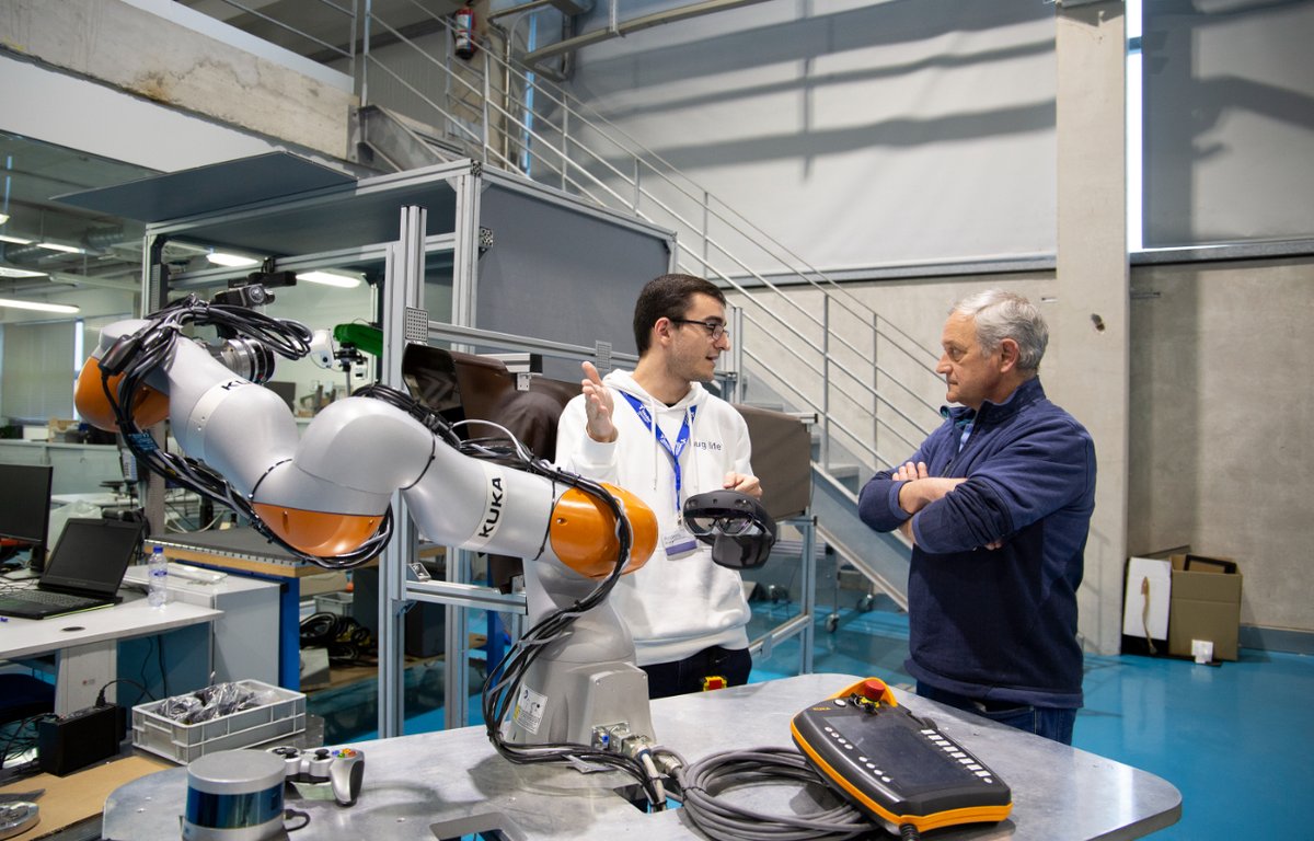 TeknikerOficial's tweet image. 🤖Hoy nos ha visitado una representación de Grupo Iruña, Fagor Automation y RPK, empresas que colaboran en el proyecto COGILE (Elkartek). En el encuentro, han podido interactuar con los demostradores finales. ¡Gracias por la visita!

#Cobot #UsercenteredDesign #Manufacturing